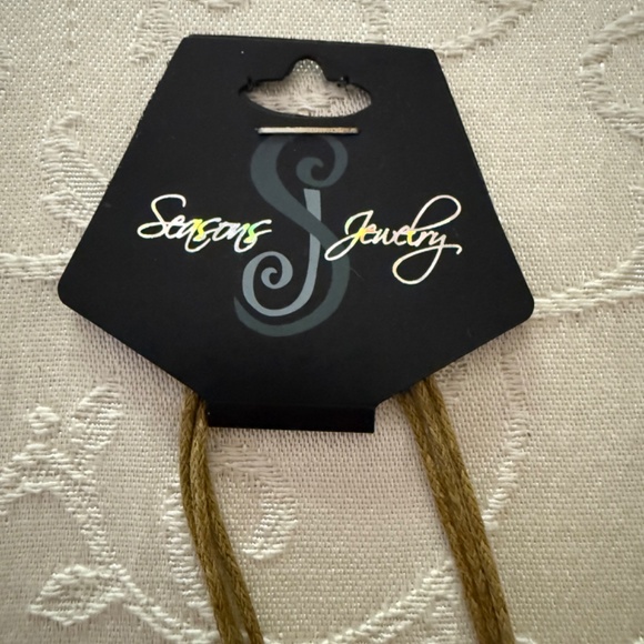 NEW 16" Rope necklace with Pearl Drops- Light & Pretty. Unusual - Picture 3 of 4